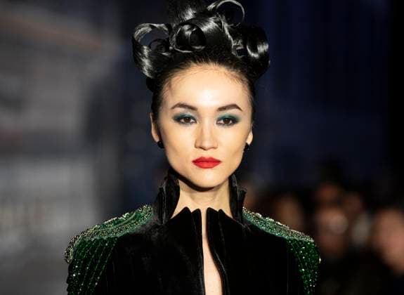 February 13, 2025, New York, New York, USA: Model walks runway for Zang Toi runway show during New York Fashion Week Fall Winter 2025 at Park Avenue Christian Church in New York on February 13, 2025. Zang Toi design for House of Toi includes dresses, shoes, accessories like bags, costume jewelry, belts and etc. New York USA - ZUMAr339 20250213_znp_r339_078 Copyright: xLevxRadinx