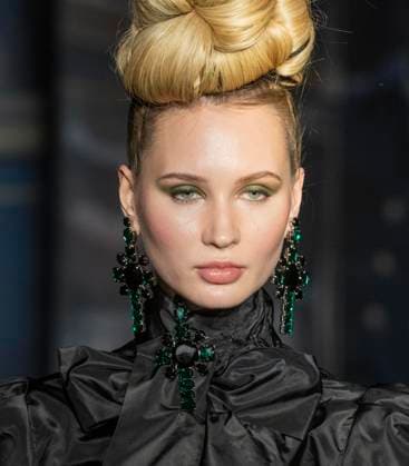 February 13, 2025, New York, New York, USA: Model walks runway for Zang Toi runway show during New York Fashion Week Fall Winter 2025 at Park Avenue Christian Church in New York on February 13, 2025. Zang Toi design for House of Toi includes dresses, shoes, accessories like bags, costume jewelry, belts and etc. New York USA - ZUMAr339 20250213_znp_r339_112 Copyright: xLevxRadinx