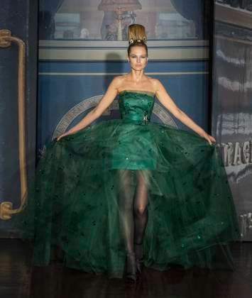 February 13, 2025, New York, New York, USA: Model walks runway for Zang Toi runway show during New York Fashion Week Fall Winter 2025 at Park Avenue Christian Church in New York on February 13, 2025. Zang Toi design for House of Toi includes dresses, shoes, accessories like bags, costume jewelry, belts and etc. New York USA - ZUMAr339 20250213_znp_r339_115 Copyright: xLevxRadinx