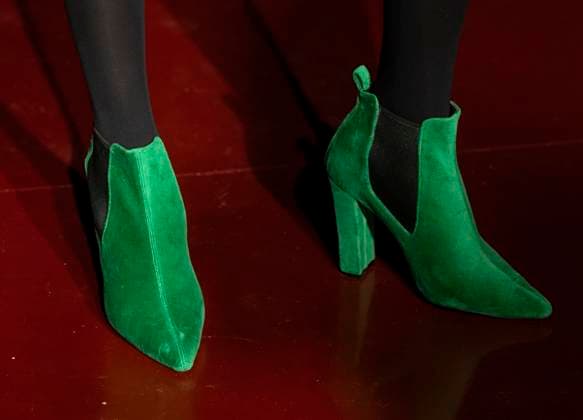 February 13, 2025, New York, New York, USA: Model walks runway for Zang Toi runway show during New York Fashion Week Fall Winter 2025 at Park Avenue Christian Church in New York on February 13, 2025. Zang Toi design for House of Toi includes dresses, shoes, accessories like bags, costume jewelry, belts and etc. New York USA - ZUMAr339 20250213_znp_r339_066 Copyright: xLevxRadinx