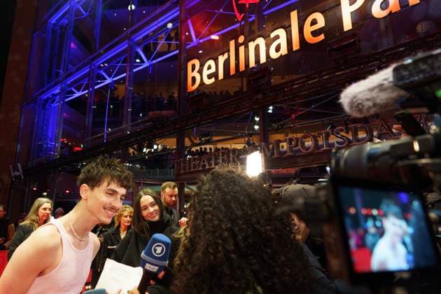Entertainment Themen der Woche KW07 Entertainment Bilder des Tages Germany: A complete unknown - red carpet A Complete Unknown premiere during the 75th Berlinale International Film Festival. Berlin Berlin Germany Copyright: BeataxSiewicz
