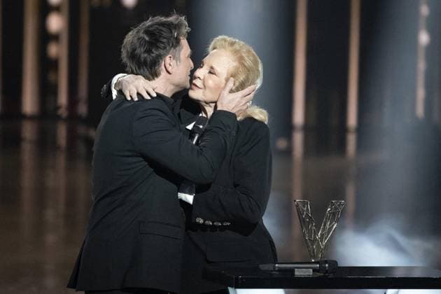 40th Les Victoires De La Musique-Boulogne-Billancourt Sylvie Vartan on stage receives an honorary award from David Hallyday during the 40th Les Victoires De La Musique at La Seine Musicale on February 14, 2025 in Boulogne-Billancourt, France. Photo by David NIVIERE ABACAPRESS.COM BOULOGNE-BILLANCOURT France  Copyright: xNivierexDavid ABACAPRESS.COMx