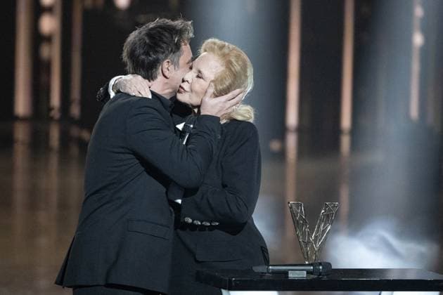 40th Les Victoires De La Musique-Boulogne-Billancourt Sylvie Vartan on stage receives an honorary award from David Hallyday during the 40th Les Victoires De La Musique at La Seine Musicale on February 14, 2025 in Boulogne-Billancourt, France. Photo by David NIVIERE ABACAPRESS.COM BOULOGNE-BILLANCOURT France  Copyright: xNivierexDavid ABACAPRESS.COMx