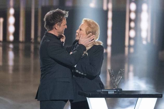 40th Les Victoires De La Musique-Boulogne-Billancourt Sylvie Vartan on stage receives an honorary award from David Hallyday during the 40th Les Victoires De La Musique at La Seine Musicale on February 14, 2025 in Boulogne-Billancourt, France. Photo by David NIVIERE ABACAPRESS.COM BOULOGNE-BILLANCOURT France  Copyright: xNivierexDavid ABACAPRESS.COMx
