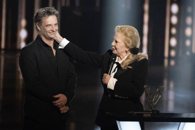 40th Les Victoires De La Musique-Boulogne-Billancourt Sylvie Vartan on stage receives an honorary award from David Hallyday during the 40th Les Victoires De La Musique at La Seine Musicale on February 14, 2025 in Boulogne-Billancourt, France. Photo by David NIVIERE ABACAPRESS.COM BOULOGNE-BILLANCOURT France  Copyright: xNivierexDavid ABACAPRESS.COMx
