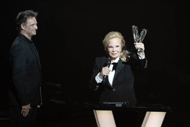 40th Les Victoires De La Musique-Boulogne-Billancourt Sylvie Vartan on stage receives an honorary award from David Hallyday during the 40th Les Victoires De La Musique at La Seine Musicale on February 14, 2025 in Boulogne-Billancourt, France. Photo by David NIVIERE ABACAPRESS.COM BOULOGNE-BILLANCOURT France  Copyright: xNivierexDavid ABACAPRESS.COMx