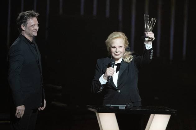 40th Les Victoires De La Musique-Boulogne-Billancourt Sylvie Vartan on stage receives an honorary award from David Hallyday during the 40th Les Victoires De La Musique at La Seine Musicale on February 14, 2025 in Boulogne-Billancourt, France. Photo by David NIVIERE ABACAPRESS.COM BOULOGNE-BILLANCOURT France  Copyright: xNivierexDavid ABACAPRESS.COMx