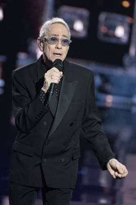 40th Les Victoires De La Musique-Boulogne-Billancourt Alain Chamfort performs on stage at the 40th Les Victoires De La Musique at La Seine Musicale on February 14, 2025 in Boulogne-Billancourt, France. Photo by David NIVIERE ABACAPRESS.COM BOULOGNE-BILLANCOURT France  Copyright: xNivierexDavid ABACAPRESS.COMx