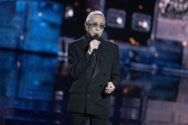 40th Les Victoires De La Musique-Boulogne-Billancourt Alain Chamfort performs on stage at the 40th Les Victoires De La Musique at La Seine Musicale on February 14, 2025 in Boulogne-Billancourt, France. Photo by David NIVIERE ABACAPRESS.COM BOULOGNE-BILLANCOURT France  Copyright: xNivierexDavid ABACAPRESS.COMx