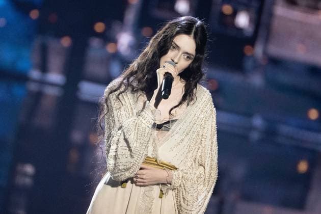 40th Les Victoires De La Musique-Boulogne-Billancourt Solann performs on stage at the 40th Les Victoires De La Musique at La Seine Musicale on February 14, 2025 in Boulogne-Billancourt, France. Photo by David NIVIERE ABACAPRESS.COM BOULOGNE-BILLANCOURT France  Copyright: xNivierexDavid ABACAPRESS.COMx