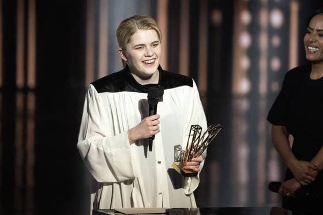 40th Les Victoires De La Musique-Boulogne-Billancourt Zaho de Sagazan celebrates after receiving the award for Female artist of the year during the 40th Les Victoires De La Musique at La Seine Musicale on February 14, 2025 in Boulogne-Billancourt, France. Photo by David NIVIERE ABACAPRESS.COM BOULOGNE-BILLANCOURT France  Copyright: xNivierexDavid ABACAPRESS.COMx