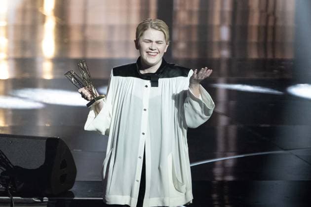 40th Les Victoires De La Musique-Boulogne-Billancourt Zaho de Sagazan celebrates after receiving the award for Female artist of the year during the 40th Les Victoires De La Musique at La Seine Musicale on February 14, 2025 in Boulogne-Billancourt, France. Photo by David NIVIERE ABACAPRESS.COM BOULOGNE-BILLANCOURT France  Copyright: xNivierexDavid ABACAPRESS.COMx