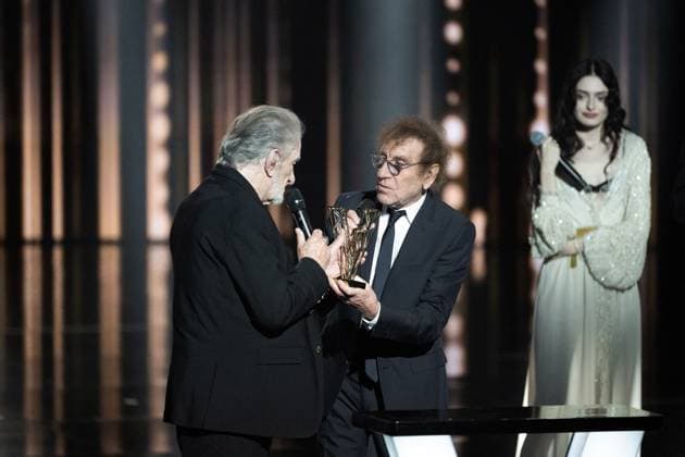 40th Les Victoires De La Musique-Boulogne-Billancourt Eddy Mitchell receives an honorary award from Alain Souchon during the 40th Les Victoires De La Musique at La Seine Musicale on February 14, 2025 in Boulogne-Billancourt, France. Photo by David NIVIERE ABACAPRESS.COM BOULOGNE-BILLANCOURT France  Copyright: xNivierexDavid ABACAPRESS.COMx