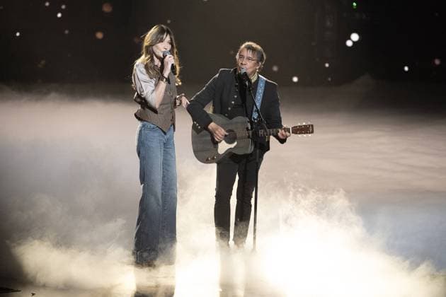 40th Les Victoires De La Musique-Boulogne-Billancourt Carla Bruni and Laurent Voulzy perform on stage at the 40th Les Victoires De La Musique at La Seine Musicale on February 14, 2025 in Boulogne-Billancourt, France. Photo by David NIVIERE ABACAPRESS.COM BOULOGNE-BILLANCOURT France  Copyright: xNivierexDavid ABACAPRESS.COMx