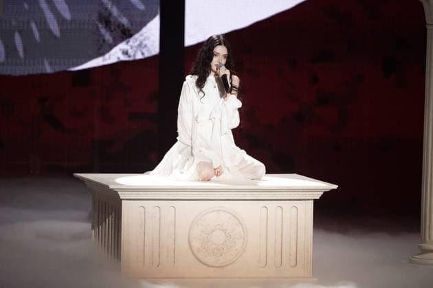 40th Les Victoires De La Musique-Boulogne-Billancourt Solenn performs on stage at the 40th Les Victoires De La Musique at La Seine Musicale on February 14, 2025 in Boulogne-Billancourt, France. Photo by David NIVIERE ABACAPRESS.COM BOULOGNE-BILLANCOURT France  Copyright: xNivierexDavid ABACAPRESS.COMx