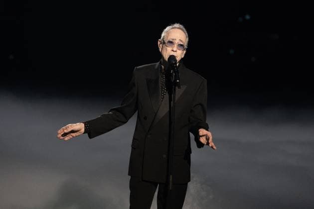 40th Les Victoires De La Musique-Boulogne-Billancourt Alain Chamfort performs on stage at the 40th Les Victoires De La Musique at La Seine Musicale on February 14, 2025 in Boulogne-Billancourt, France. Photo by David NIVIERE ABACAPRESS.COM BOULOGNE-BILLANCOURT France  Copyright: xNivierexDavid ABACAPRESS.COMx