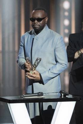 40th Les Victoires De La Musique-Boulogne-Billancourt Maitre Gims celebrates after receiving the award for Male artist of the year during the 40th Les Victoires De La Musique at La Seine Musicale on February 14, 2025 in Boulogne-Billancourt, France. Photo by David NIVIERE ABACAPRESS.COM BOULOGNE-BILLANCOURT France  Copyright: xNivierexDavid ABACAPRESS.COMx