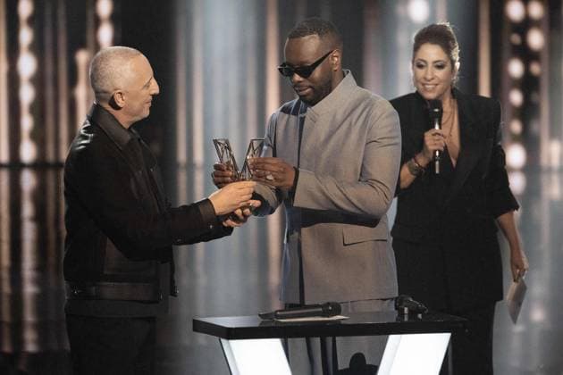 40th Les Victoires De La Musique-Boulogne-Billancourt Maitre Gims receives an honorary award from Gad Elmaleh during the 40th Les Victoires De La Musique at La Seine Musicale on February 14, 2025 in Boulogne-Billancourt, France. Photo by David NIVIERE ABACAPRESS.COM BOULOGNE-BILLANCOURT France  Copyright: xNivierexDavid ABACAPRESS.COMx