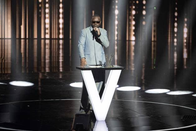 40th Les Victoires De La Musique-Boulogne-Billancourt Maitre Gims celebrates after receiving the award for Male artist of the year during the 40th Les Victoires De La Musique at La Seine Musicale on February 14, 2025 in Boulogne-Billancourt, France. Photo by David NIVIERE ABACAPRESS.COM BOULOGNE-BILLANCOURT France  Copyright: xNivierexDavid ABACAPRESS.COMx