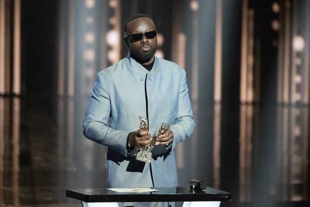 40th Les Victoires De La Musique-Boulogne-Billancourt Maitre Gims celebrates after receiving the award for Male artist of the year during the 40th Les Victoires De La Musique at La Seine Musicale on February 14, 2025 in Boulogne-Billancourt, France. Photo by David NIVIERE ABACAPRESS.COM BOULOGNE-BILLANCOURT France  Copyright: xNivierexDavid ABACAPRESS.COMx