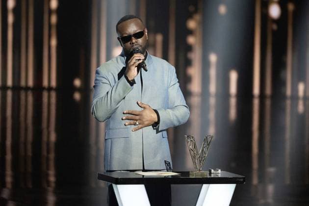 40th Les Victoires De La Musique-Boulogne-Billancourt Maitre Gims celebrates after receiving the award for Male artist of the year during the 40th Les Victoires De La Musique at La Seine Musicale on February 14, 2025 in Boulogne-Billancourt, France. Photo by David NIVIERE ABACAPRESS.COM BOULOGNE-BILLANCOURT France  Copyright: xNivierexDavid ABACAPRESS.COMx