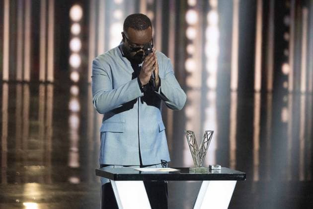 40th Les Victoires De La Musique-Boulogne-Billancourt Maitre Gims celebrates after receiving the award for Male artist of the year during the 40th Les Victoires De La Musique at La Seine Musicale on February 14, 2025 in Boulogne-Billancourt, France. Photo by David NIVIERE ABACAPRESS.COM BOULOGNE-BILLANCOURT France  Copyright: xNivierexDavid ABACAPRESS.COMx
