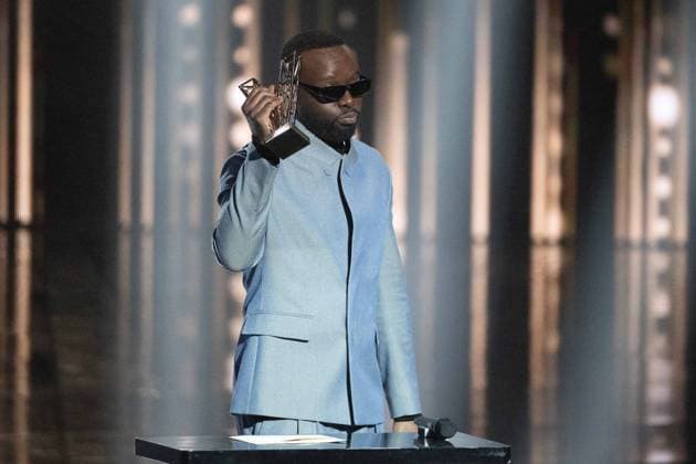 40th Les Victoires De La Musique-Boulogne-Billancourt Maitre Gims celebrates after receiving the award for Male artist of the year during the 40th Les Victoires De La Musique at La Seine Musicale on February 14, 2025 in Boulogne-Billancourt, France. Photo by David NIVIERE ABACAPRESS.COM BOULOGNE-BILLANCOURT France  Copyright: xNivierexDavid ABACAPRESS.COMx
