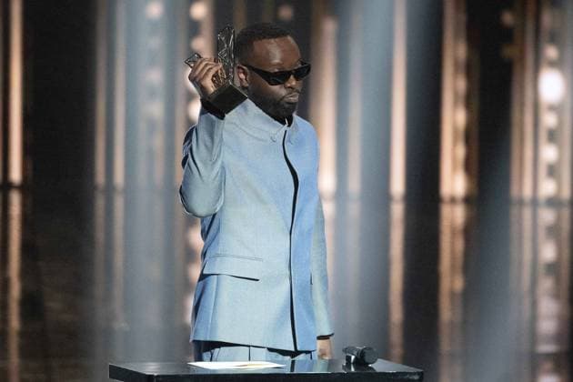 40th Les Victoires De La Musique-Boulogne-Billancourt Maitre Gims celebrates after receiving the award for Male artist of the year during the 40th Les Victoires De La Musique at La Seine Musicale on February 14, 2025 in Boulogne-Billancourt, France. Photo by David NIVIERE ABACAPRESS.COM BOULOGNE-BILLANCOURT France  Copyright: xNivierexDavid ABACAPRESS.COMx