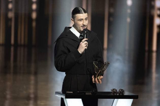 40th Les Victoires De La Musique-Boulogne-Billancourt Pierre Garnier celebrates after receiving the male revelation award during the 40th Les Victoires De La Musique at La Seine Musicale on February 14, 2025 in Boulogne-Billancourt, France. Photo by David NIVIERE ABACAPRESS.COM BOULOGNE-BILLANCOURT France  Copyright: xNivierexDavid ABACAPRESS.COMx