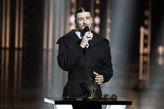 40th Les Victoires De La Musique-Boulogne-Billancourt Pierre Garnier celebrates after receiving the male revelation award during the 40th Les Victoires De La Musique at La Seine Musicale on February 14, 2025 in Boulogne-Billancourt, France. Photo by David NIVIERE ABACAPRESS.COM BOULOGNE-BILLANCOURT France  Copyright: xNivierexDavid ABACAPRESS.COMx