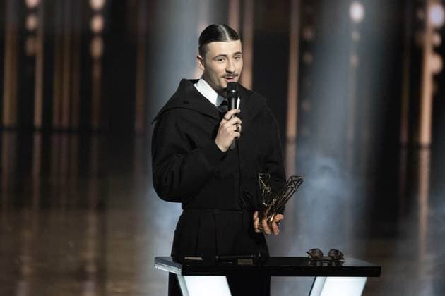 40th Les Victoires De La Musique-Boulogne-Billancourt Pierre Garnier celebrates after receiving the male revelation award during the 40th Les Victoires De La Musique at La Seine Musicale on February 14, 2025 in Boulogne-Billancourt, France. Photo by David NIVIERE ABACAPRESS.COM BOULOGNE-BILLANCOURT France  Copyright: xNivierexDavid ABACAPRESS.COMx