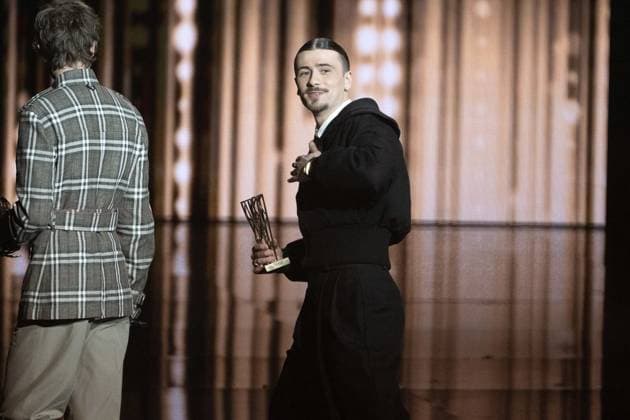 40th Les Victoires De La Musique-Boulogne-Billancourt Pierre Garnier celebrates after receiving the male revelation award during the 40th Les Victoires De La Musique at La Seine Musicale on February 14, 2025 in Boulogne-Billancourt, France. Photo by David NIVIERE ABACAPRESS.COM BOULOGNE-BILLANCOURT France  Copyright: xNivierexDavid ABACAPRESS.COMx