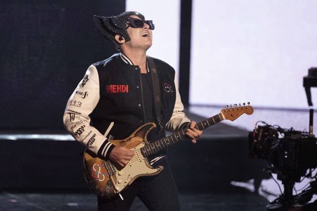 40th Les Victoires De La Musique-Boulogne-Billancourt Matthieu Chedid performs on stage during a tribute to DJ Mehdi at the 40th Victoires de la Musique at La Seine Musicale on February 14, 2025 in Boulogne-Billancourt, France. Photo by David NIVIERE ABACAPRESS.COM BOULOGNE-BILLANCOURT France  Copyright: xNivierexDavid ABACAPRESS.COMx