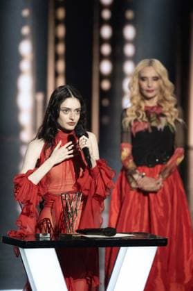 40th Les Victoires De La Musique-Boulogne-Billancourt Solenn receives the Female revelation award from Jeanne Mas during the 40th Les Victoires De La Musique at La Seine Musicale on February 14, 2025 in Boulogne-Billancourt, France. Photo by David NIVIERE ABACAPRESS.COM BOULOGNE-BILLANCOURT France  Copyright: xNivierexDavid ABACAPRESS.COMx