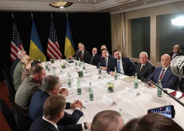 News Themen der Woche KW07 News Bilder des Tages MSC - Meeting of Ukrainian and US delegation in Munich US Special Envoy for Ukraine and Russia Keith Kellogg (2nd R), Vice President of the United States JD Vance (3rd R) and US Secretary of State Marco Rubio (4th R) attend a meeting with the Ukrainian delegation led by President of Ukraine Volodymyr Zelenskyy on the sidelines of the 61st Munich Security Conference, Munich, Germany, on February 14, 2025. Photo by Olha Tanasiichuk Ukrinform ABACAPRESS.COM Munich Germany  Copyright: xTanasiichukxOlha Ukrinform ABACAx