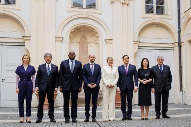 News Themen der Woche KW07 News Bilder des Tages Annalena Baerbock (Buendnis 90 Die Gruenen), Bundesaussenministerin, aufgenommen beim Treffen der Aussenministerinnen und Aussenminister der G7-Staaten im Rahmen der Muenchner Sicherheitskonferenz in Muenchen, 15.02.2025. Fotografiert im Auftrag des Auswaertigen Amtes. Muenchen Deutschland *** Annalena Baerbock Buendnis 90 Die Gruenen , Federal Foreign Minister, photographed at the meeting of the foreign ministers of the G7 states at the Munich Security Conference in Munich, 15 02 2025 Photographed on behalf of the Federal Foreign Office Munich Germany Copyright: xKiraxHofmann AAx