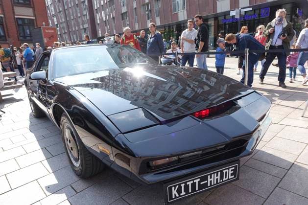K.I.T.T Knight Rider Pontiac Firebird Trans Am Treffen der Auto Film Legenden - KITT, Herby, DeLorean und viele andere - Filmautos Nostagie Pur Am Samstag, den 12. September 2020 kommen sie zum vierten Mal angefahren: Der futuristische DeLorean, der sprechende K.I.T.T. und der knallgelbe Bumblebee sind nur einige der PS-Ikonen, die sich das Rampenlicht mit Filmstars wie Michael J. Fox und David Hasselhoff teilten. die wohl bekanntesten Autos der Filmgeschichte. sind in Hamburg *** K I T T Knight Rider Pontiac FIREBIRD Trans on Meeting the Car Film Legends KITT, Herby, DeLorean and many other Movie Cars Nostagie pure on Saturday, the 12 September 2020 come you to fourth times driven to the Futuristic DeLorean, the speaking K I T