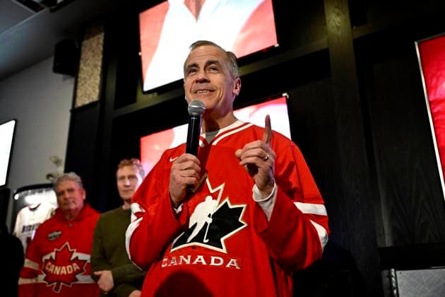 Kanada, Mark Carney wird neuer Premierminister, Archivbilder February 15, 2025, Ottawa, On, CAN: Mark Carney, candidate for the leadership of the Liberal Party of Canada, speaks to supporters at a watch party for the 4 Nations Face-Off hockey tournament s Canada vs. USA game, at a pub in Ottawa, on Saturday, Feb. 15, 2025. Ottawa CAN - ZUMAc35_ 20250215_zaf_c35_230 Copyright: xJustinxTangx