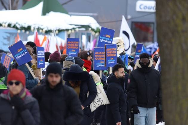 Persons taking part during a demonstration to protest against the mass layoffs of more than 2,000 workers as a result of the closure of seven Amazon warehouses in the province of Quebec, Canada. The American multinational ceased its operations in Quebec due to a labor conflict, leaving thousands of workers unemployed. on February 15, 2025 in Montreal, Canada. Montreal Canada - ZUMAe321 20250215_zia_e321_004 Copyright: xHoracioxZamoraxRoÂ­osx