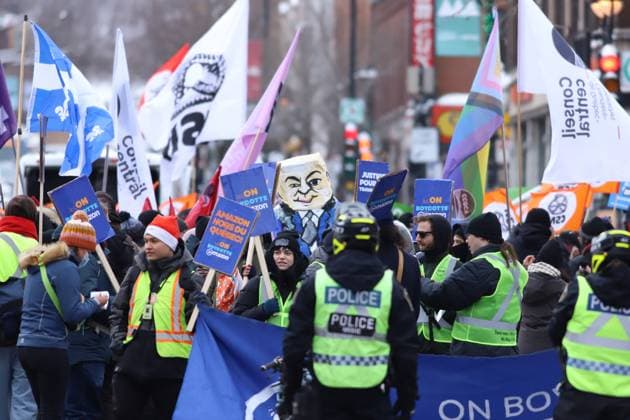 Persons taking part during a demonstration to protest against the mass layoffs of more than 2,000 workers as a result of the closure of seven Amazon warehouses in the province of Quebec, Canada. The American multinational ceased its operations in Quebec due to a labor conflict, leaving thousands of workers unemployed. on February 15, 2025 in Montreal, Canada. Montreal Canada - ZUMAe321 20250215_zia_e321_005 Copyright: xHoracioxZamoraxRoÂ­osx