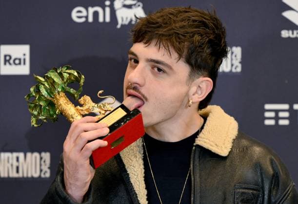 Entertainment Themen der Woche KW07 Entertainment Bilder des Tages February 16, 2025, Sanremo, ITALY: The winner of the festival Italian singer Olly poses during a photocall at the Sanremo Italian Song Festival, in Sanremo, Italy, 16 February 2025. The 75th Sanremo Italian Song Festival started on 11 February and concluded 15 February 2025 evening. ANSA ETTORE FERRARI Sanremo ITALY  - ZUMAa110 20250216_zaf_a110_107 Copyright: xEttorexFerrarix