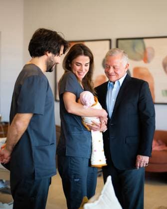 Bilder des Jahres 2025, Entertainment 02 Februar Entertainment Themen der Woche KW07 16-02-2025 Jordan Queen Rania and King Abdullah with the tekst: My darling Iman is now a mother. We™re grateful and overjoyed to meet Amina, our family™s newest blessing. Congratulations Jameel and Iman may God bless you and your precious little girl. Â  Copyright: xPPEx