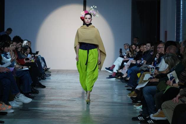 parades with Delafuente in Madrid parades with Delafuente in Madrid es Moda design during Fashion Week in Plaza de la Villa de Madrid, 16 February 2025 Spain Featuring: A model parades with Delafuente in Madrid es Moda design during Fashion Week in Plaza de la Villa de Madrid, 16 February 2025 Spain Where: Madrid, Spain When: 16 Feb 2025 Credit: Oscar Gonzalez WENN Madrid Spain Copyright: xOscarxGonzalez WENNx wenn40254188 OFA ZOJx wenn40254188