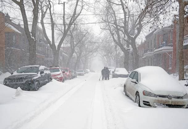 February 16, 2025, Montreal, Quebec, Canada: Montreal, Quebec, Canada: Snowstorm in Montreal. A major snowstorm has disrupted traffic, flights, schools, and mail services in Montreal. This is the second major snowstorm in Montreal this week. Montreal Canada - ZUMAs278 20250216_zip_s278_001 Copyright: xSerkanxSenturkx
