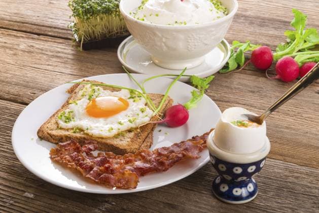 Ostertisch Easter table Copyright: imageBROKER DzinnikxDarius ibxiqx12622199.jpg