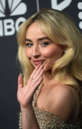Saturday Night Live 50: The Red Carpet in New York February 16, 2025, New York, New York, USA: SABRINA CARPENTER attends the SNL 50: The Red Carpet, .Rockefeller Center, NYC.February 16, 2025 . New York USA - ZUMAms4_ 20250216_faf_ms4_032 Copyright: xSoniaxMoskowitzxGordonx