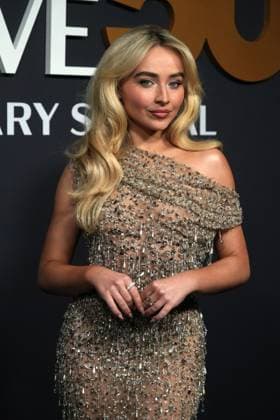 Saturday Night Live 50: The Red Carpet in New York February 16, 2025, New York, New York, USA: SABRINA CARPENTER attends the SNL 50: The Red Carpet, .Rockefeller Center, NYC.February 16, 2025 . New York USA - ZUMAms4_ 20250216_faf_ms4_033 Copyright: xSoniaxMoskowitzxGordonx