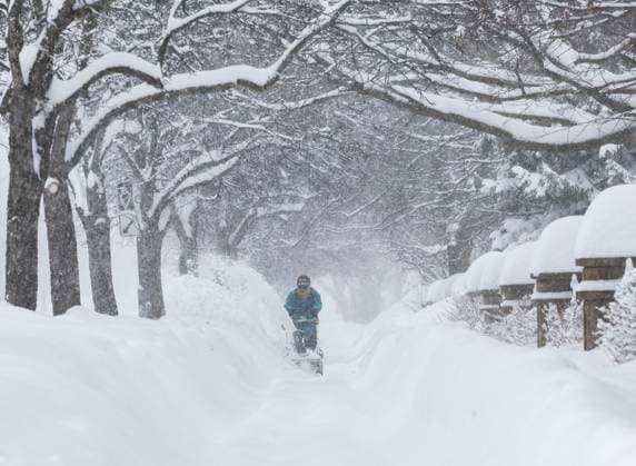 (250217) -- MISSISSAUGA, Feb. 17, 2025 -- A man clears snow with a snow blower on a sidewalk in Mississauga, the Greater Toronto Area, Canada, on Feb. 16, 2025. (Photo by Xinhua) CANADA-THE GREATER TORONTO AREA-WINTER STORM ZouxZheng 