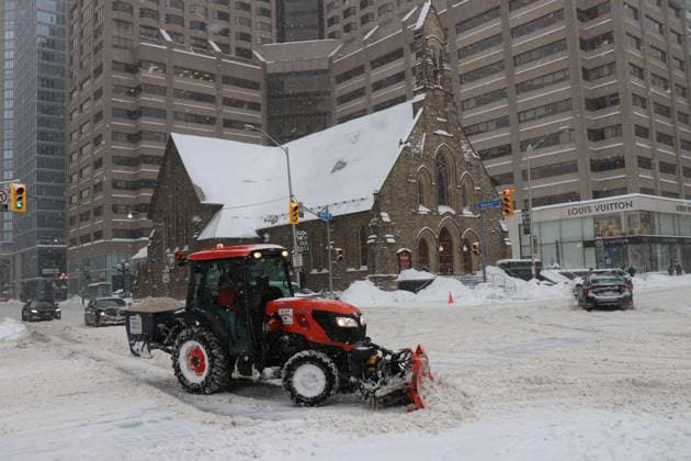 Snowstorm In Toronto, Canada A snowplow clears snow from the street during snowfall in Toronto, Ontario, Canada, on February 16, 2025. Toronto Canada  Copyright: xArrushxChoprax originalFilename: chopra-notitle250217_npAkw.jpg