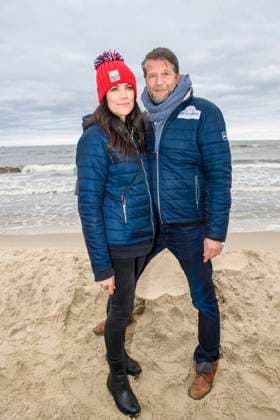 Bettina Zimmermann mit Freund Kai Wiesinger?zu Gast beim Charity Schlittenhunde Rennen Baltic Lights 2022 von Schauspieler TilDemtroeder zu gunsten der Welthungerhilfe am Strand der Ostsee in Herringsdorf auf der Insel Usedom vorm Steigenberger Grandhotel am Samstag 05.Maerz 2022 Mecklenburg Deutschland *** Bettina Zimmermann with Friend Kai Wiesinger to Guest at Charity Sled dogs Race Baltic Lights 2022 from Actors TilDemtroeder to Favour the German Agro Action on Beach the Baltic Sea in Herringsdorf at the Island Usedom vorm Steigenberger Grand Hotel on Saturday 05 March 2022 Mecklenburg Germany